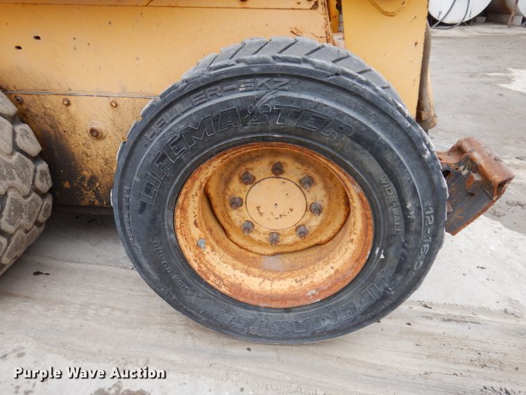 image for item KY9581 2004 Gehl 5640  skid steer loader