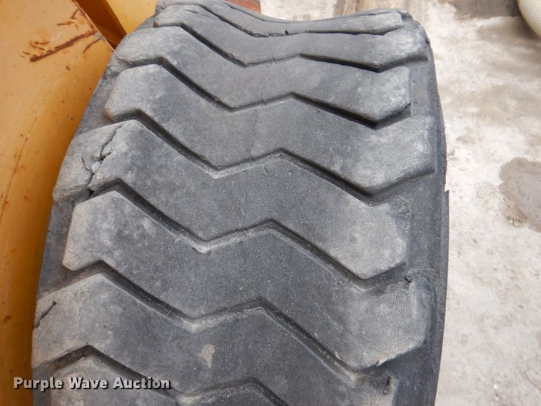 image for item KY9581 2004 Gehl 5640  skid steer loader