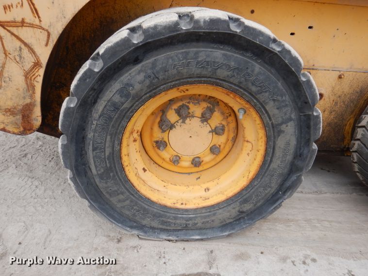 image for item KY9581 2004 Gehl 5640  skid steer loader