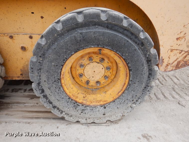 image for item KY9581 2004 Gehl 5640  skid steer loader