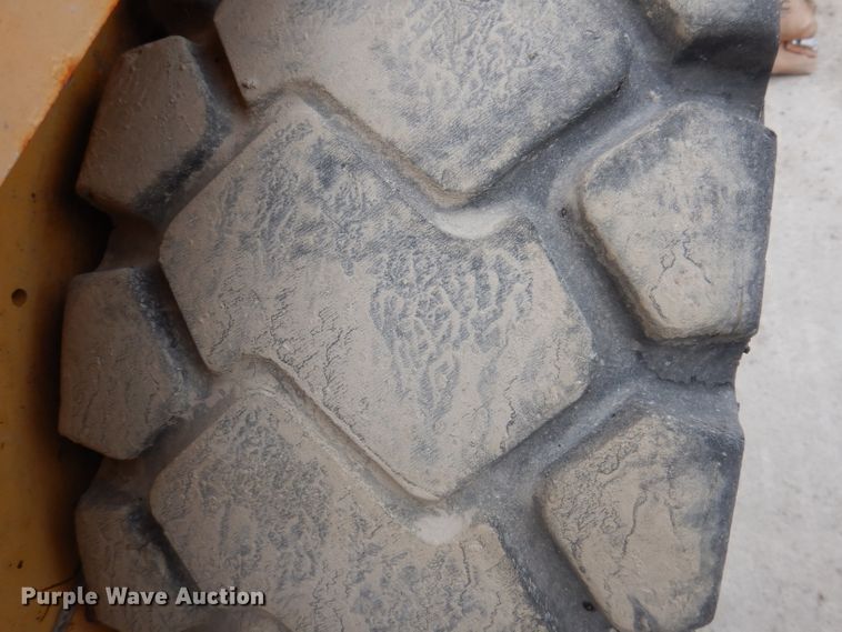 image for item KY9581 2004 Gehl 5640  skid steer loader