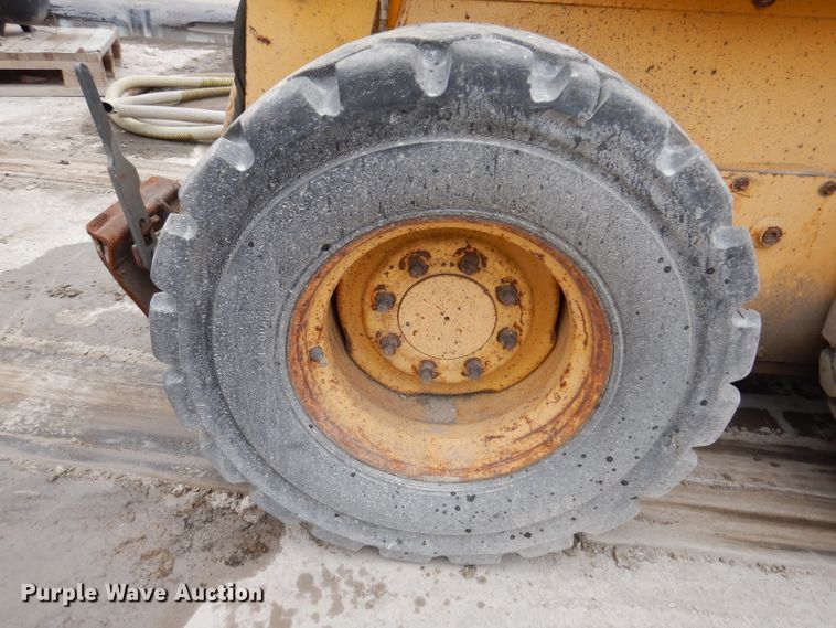 image for item KY9581 2004 Gehl 5640  skid steer loader