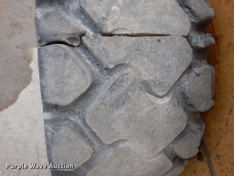 image for item KY9581 2004 Gehl 5640  skid steer loader