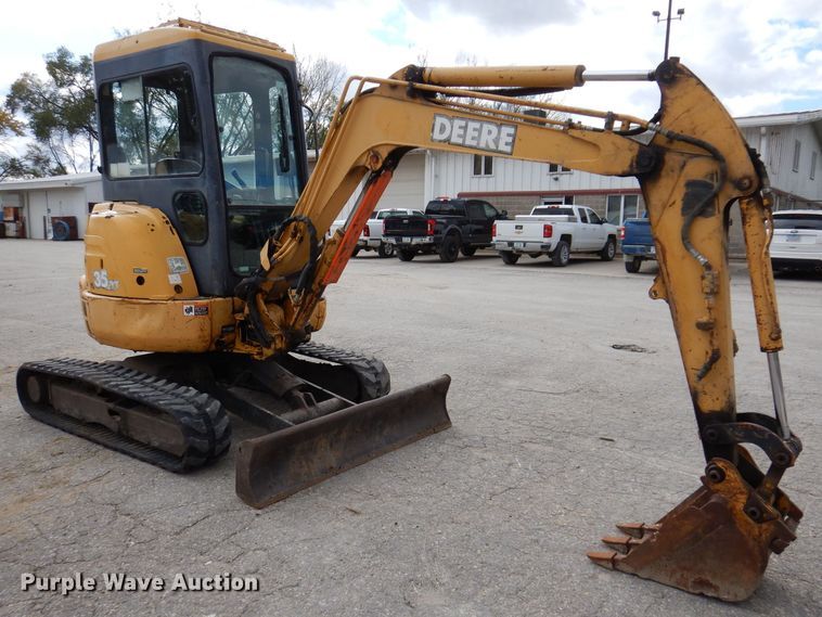 image for item KY9647 2000 John Deere 35ZTS  mini excavator