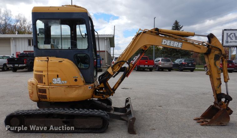 image for item KY9647 2000 John Deere 35ZTS  mini excavator