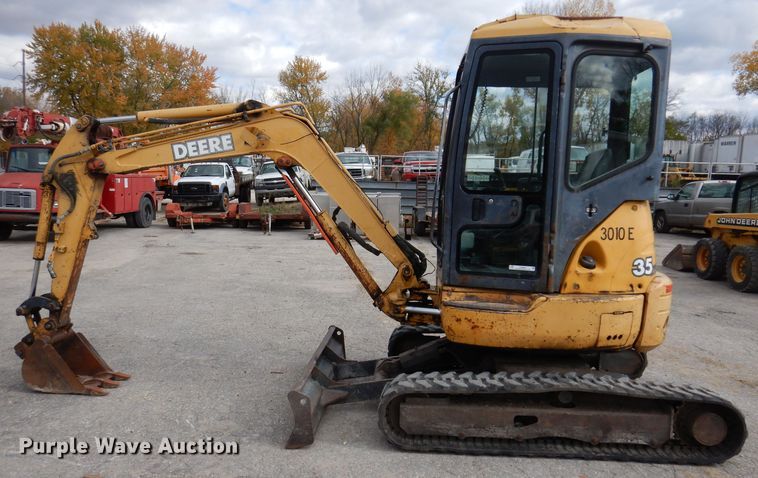 image for item KY9647 2000 John Deere 35ZTS  mini excavator