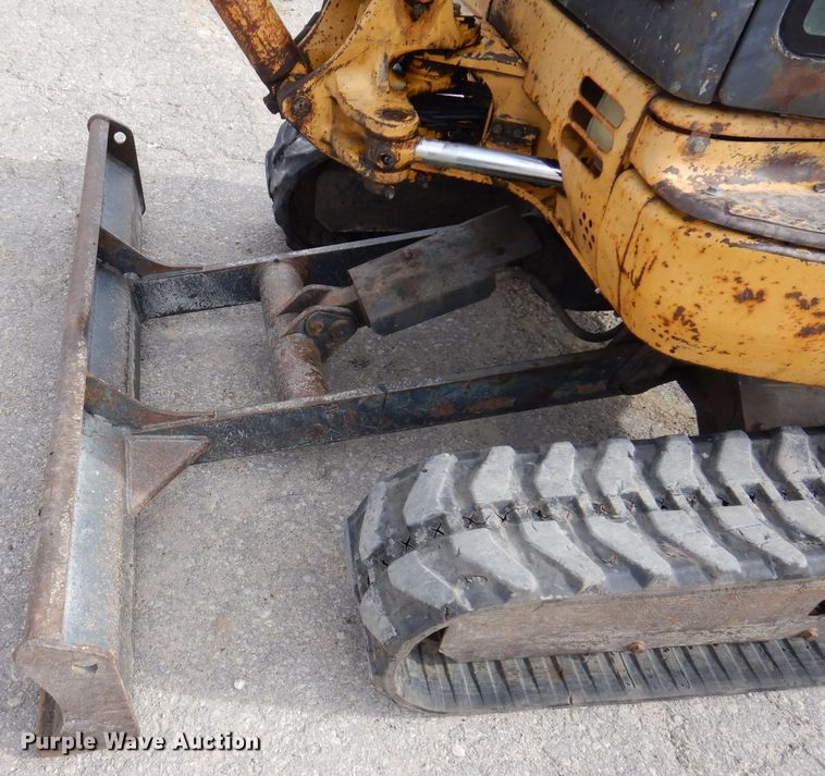 image for item KY9647 2000 John Deere 35ZTS  mini excavator