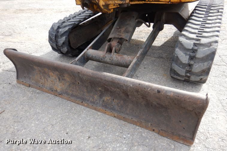 image for item KY9647 2000 John Deere 35ZTS  mini excavator