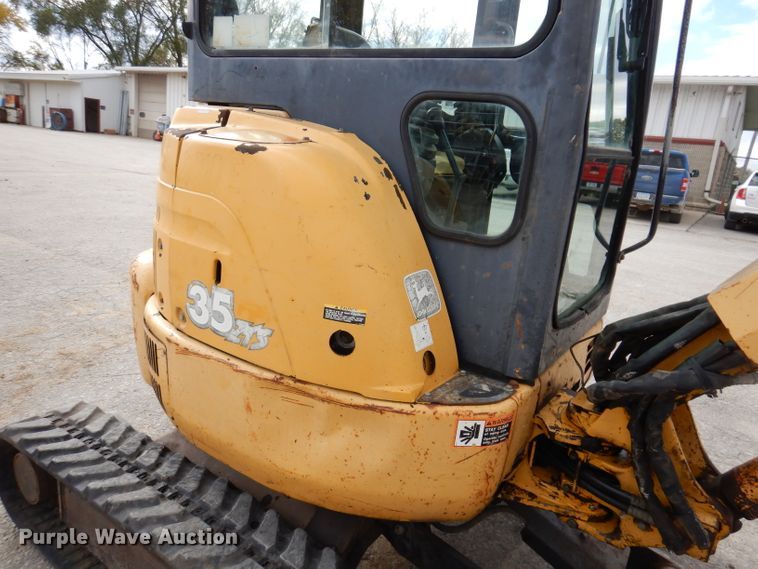 image for item KY9647 2000 John Deere 35ZTS  mini excavator