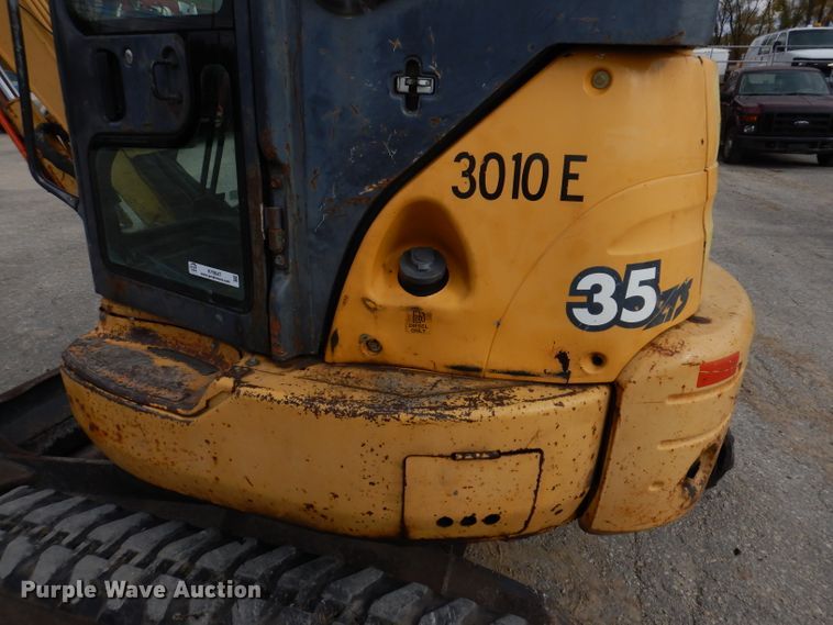 image for item KY9647 2000 John Deere 35ZTS  mini excavator