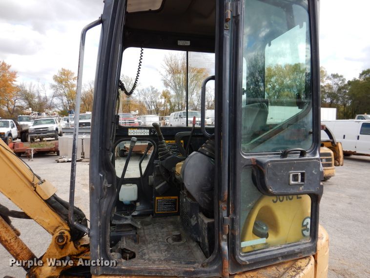 image for item KY9647 2000 John Deere 35ZTS  mini excavator