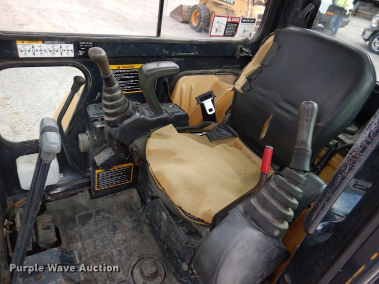 image for item KY9647 2000 John Deere 35ZTS  mini excavator