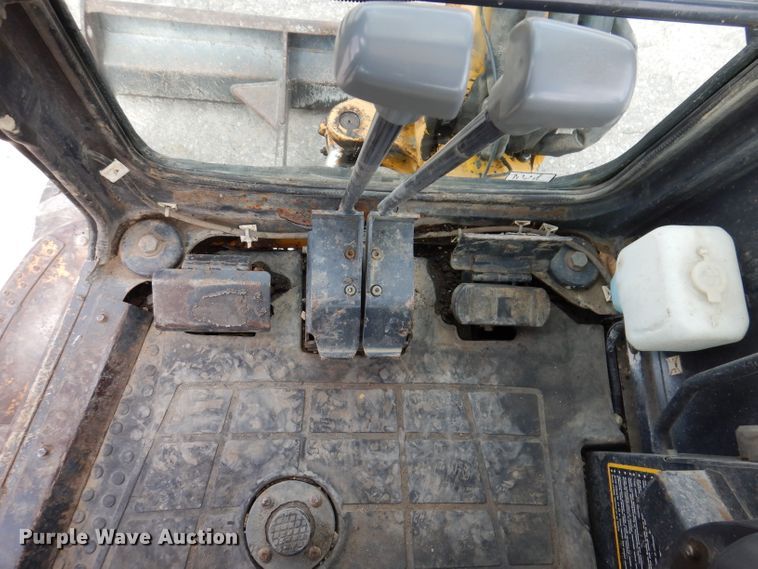 image for item KY9647 2000 John Deere 35ZTS  mini excavator