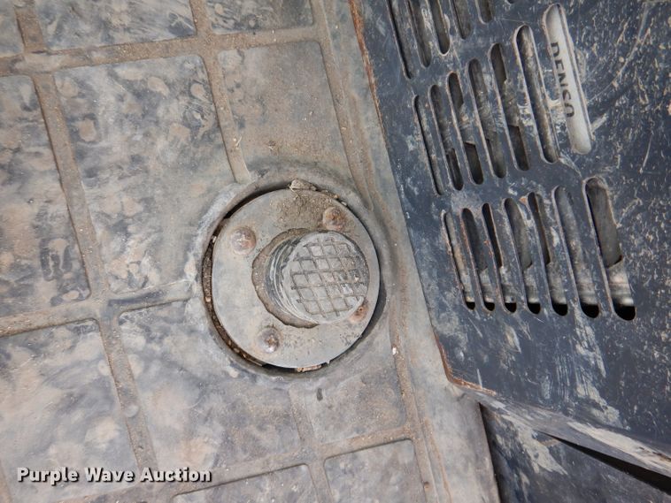 image for item KY9647 2000 John Deere 35ZTS  mini excavator