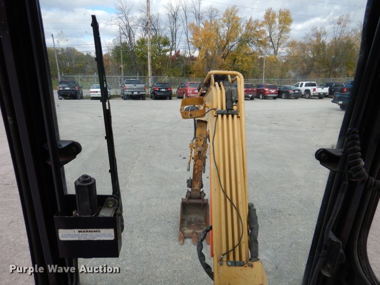 image for item KY9647 2000 John Deere 35ZTS  mini excavator