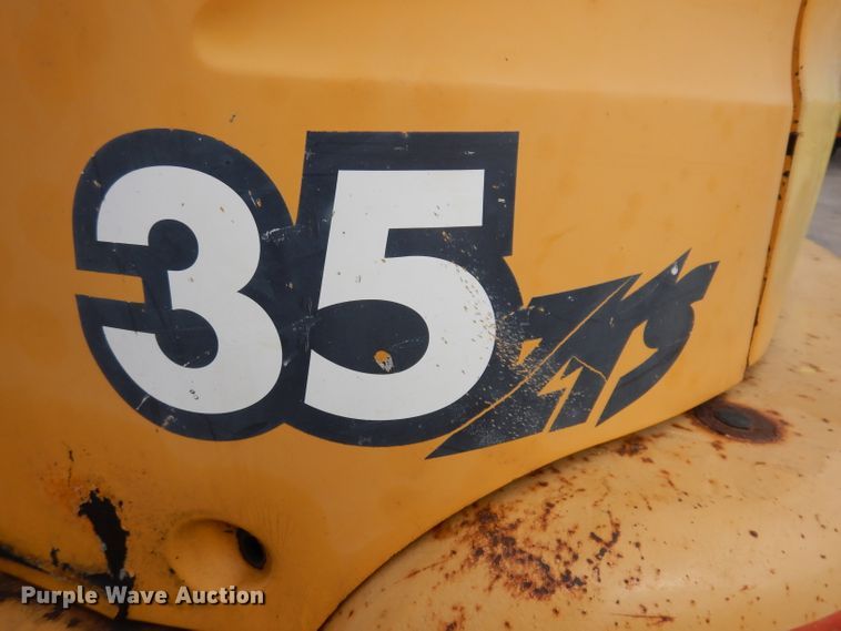 image for item KY9647 2000 John Deere 35ZTS  mini excavator