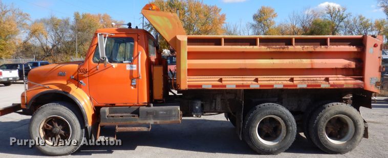 image for item KY9649 1998 International 4900  dump truck