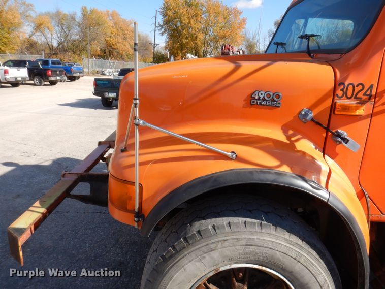 image for item KY9649 1998 International 4900  dump truck