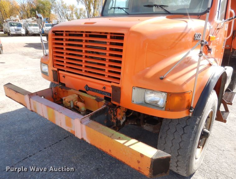 image for item KY9649 1998 International 4900  dump truck