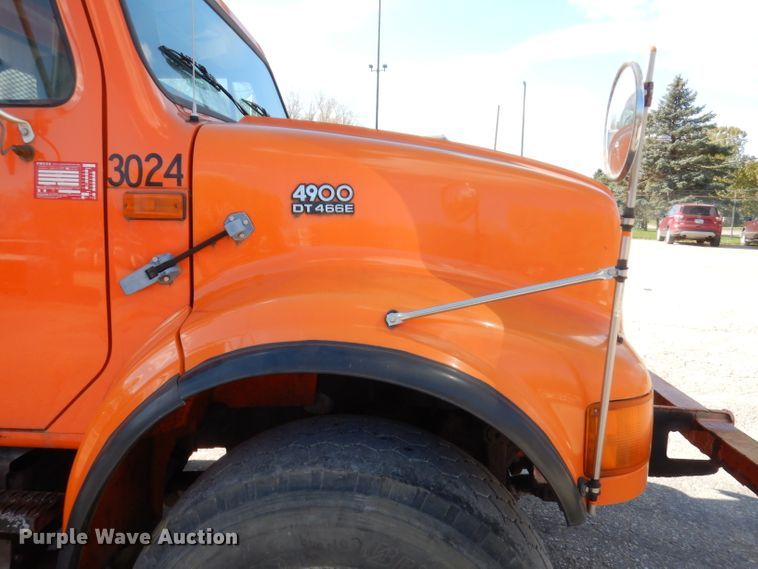 image for item KY9649 1998 International 4900  dump truck