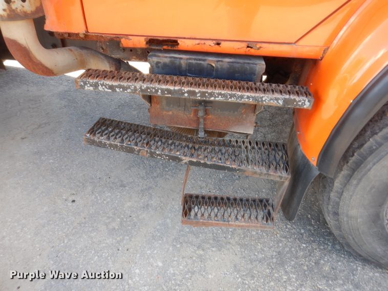 image for item KY9649 1998 International 4900  dump truck