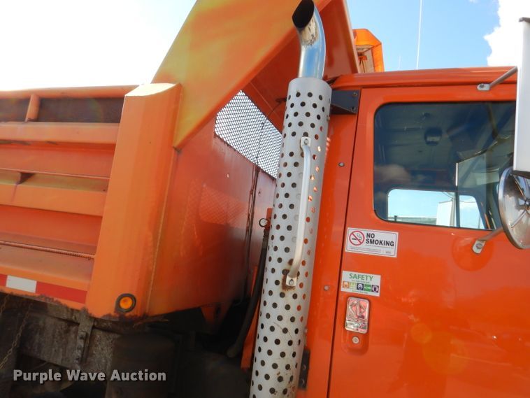 image for item KY9649 1998 International 4900  dump truck