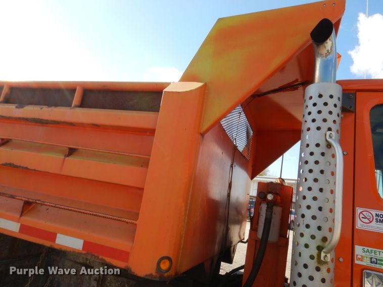 image for item KY9649 1998 International 4900  dump truck