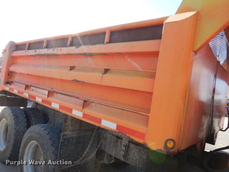 image for item KY9649 1998 International 4900  dump truck