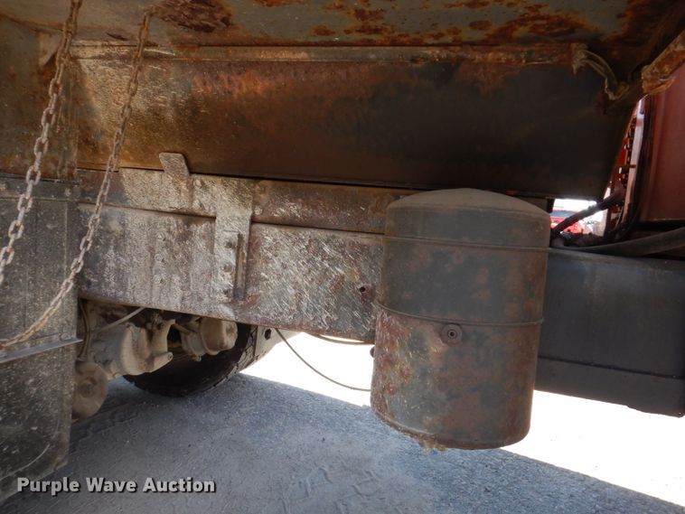 image for item KY9649 1998 International 4900  dump truck