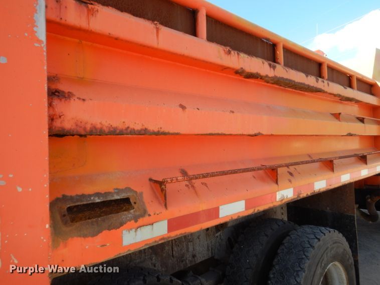 image for item KY9649 1998 International 4900  dump truck