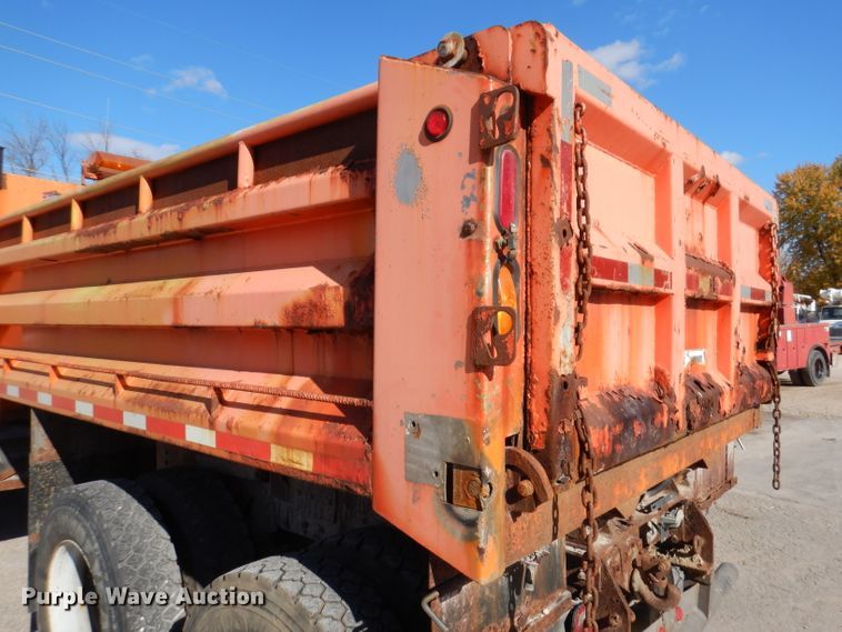 image for item KY9649 1998 International 4900  dump truck