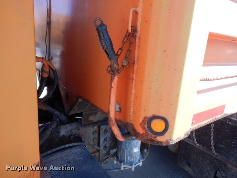 image for item KY9649 1998 International 4900  dump truck