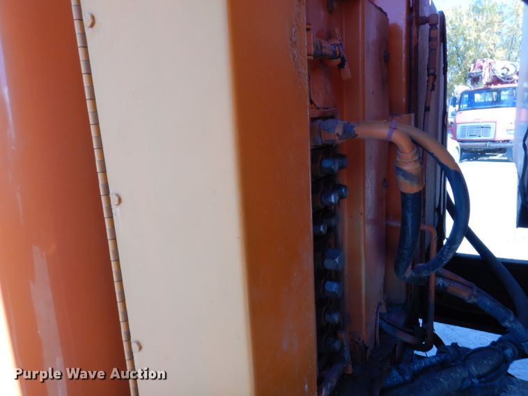 image for item KY9649 1998 International 4900  dump truck