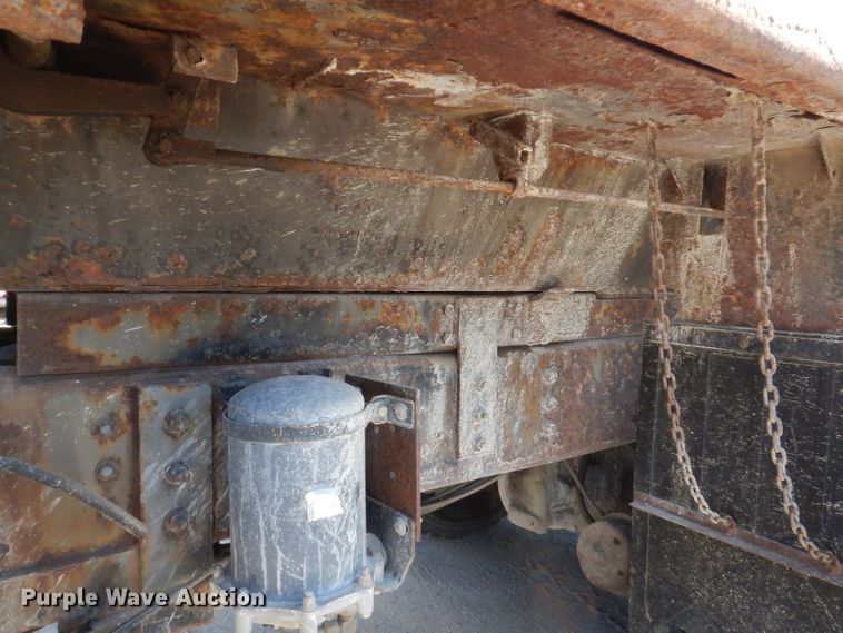 image for item KY9649 1998 International 4900  dump truck