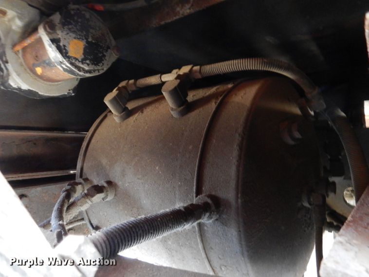 image for item KY9649 1998 International 4900  dump truck