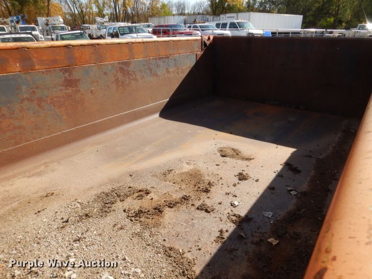 image for item KY9649 1998 International 4900  dump truck