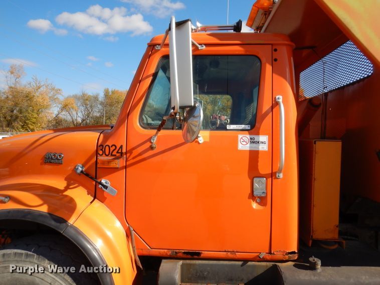 image for item KY9649 1998 International 4900  dump truck