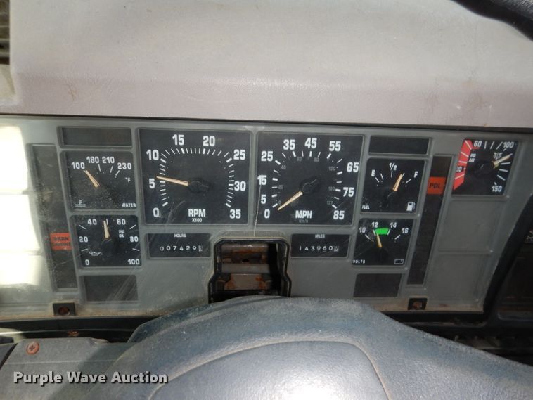 image for item KY9649 1998 International 4900  dump truck