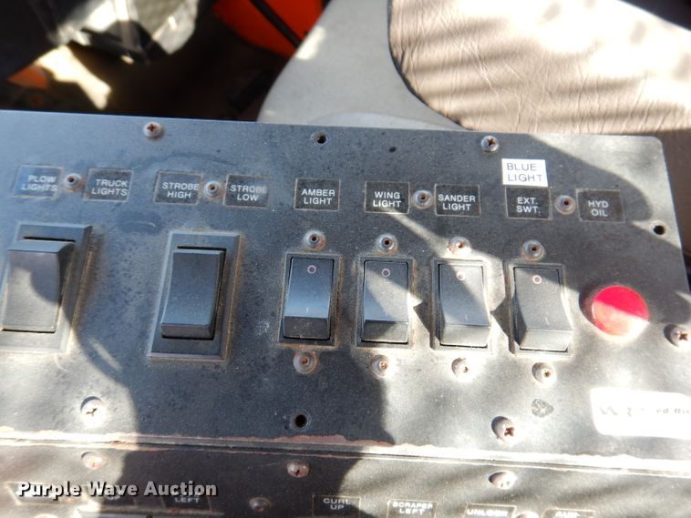 image for item KY9649 1998 International 4900  dump truck