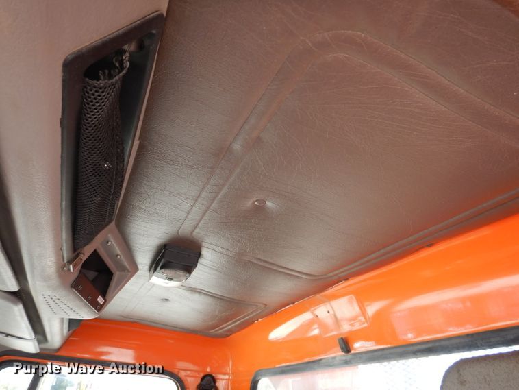 image for item KY9649 1998 International 4900  dump truck