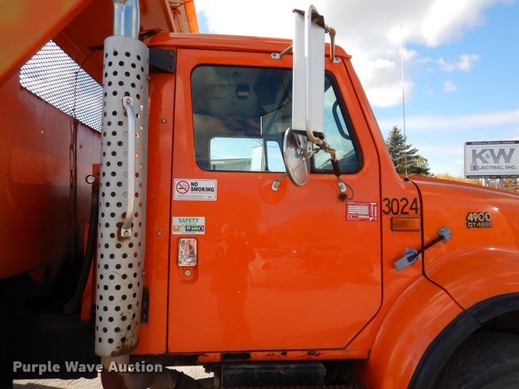 image for item KY9649 1998 International 4900  dump truck