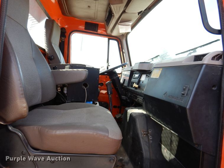 image for item KY9649 1998 International 4900  dump truck