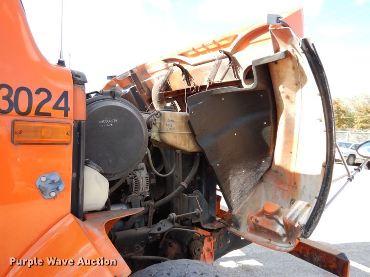 image for item KY9649 1998 International 4900  dump truck