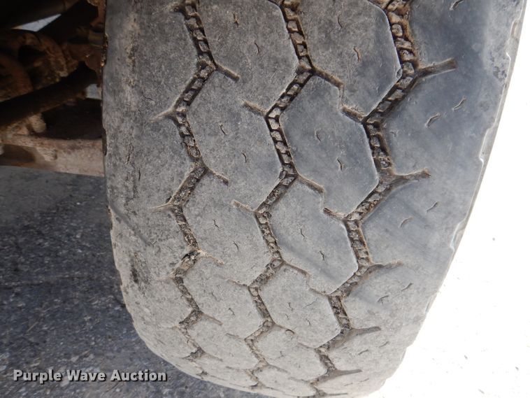 image for item KY9649 1998 International 4900  dump truck