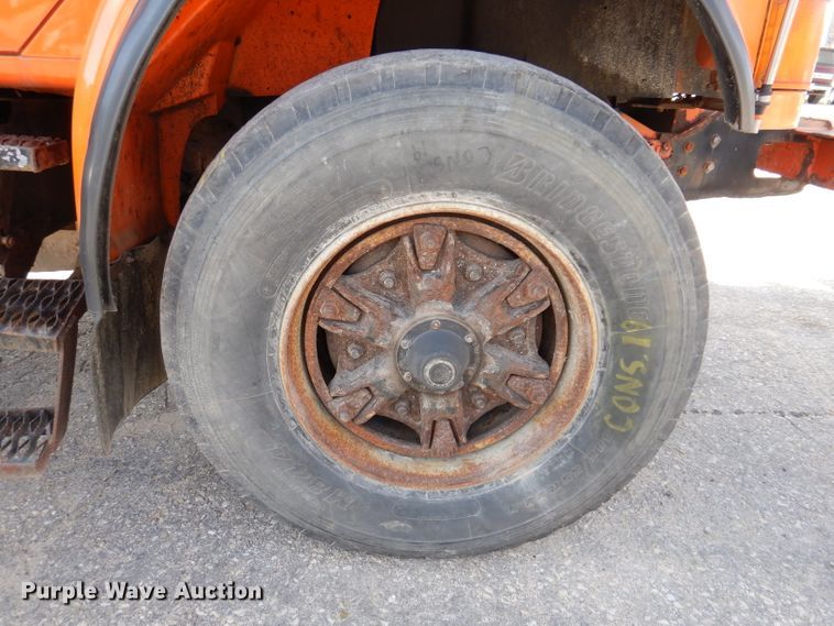 image for item KY9649 1998 International 4900  dump truck