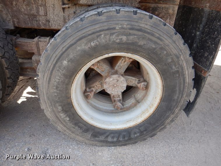 image for item KY9649 1998 International 4900  dump truck