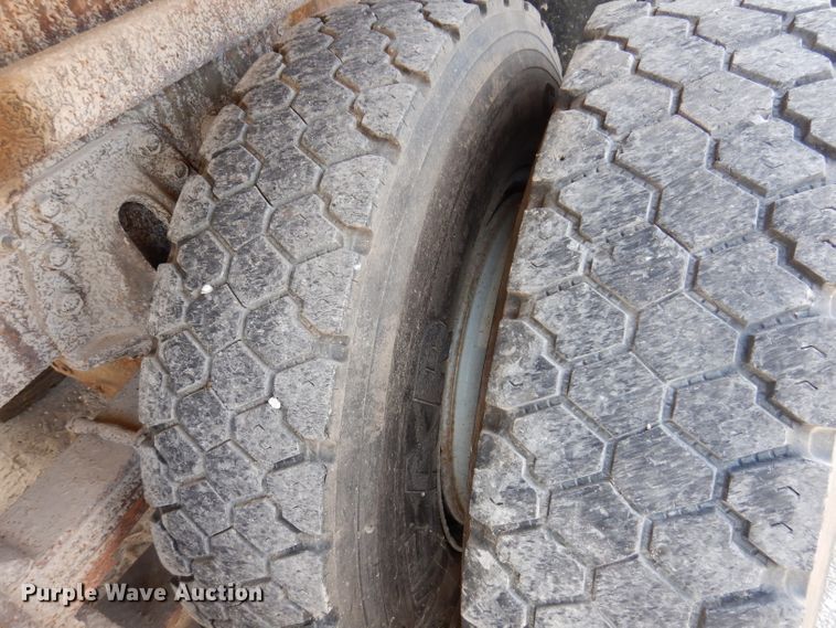 image for item KY9649 1998 International 4900  dump truck