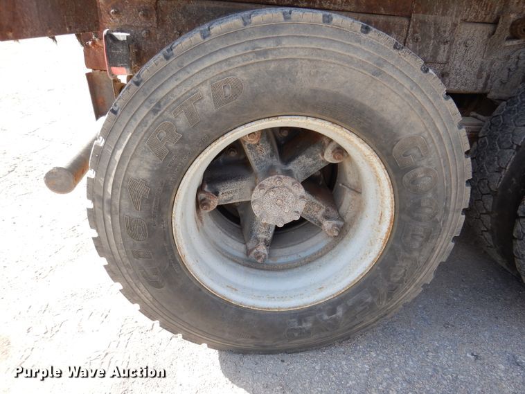 image for item KY9649 1998 International 4900  dump truck