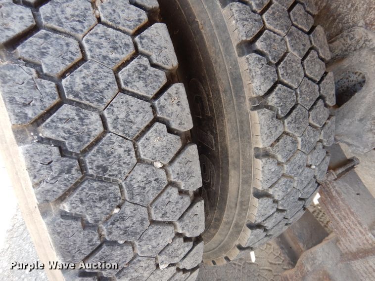 image for item KY9649 1998 International 4900  dump truck