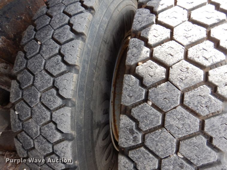 image for item KY9649 1998 International 4900  dump truck